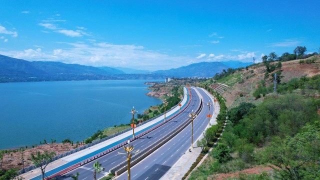 金沙江畔水韵巧家巧家县湖滨城市建设发展综述